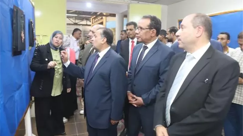 عكاوى يفتتح معرض