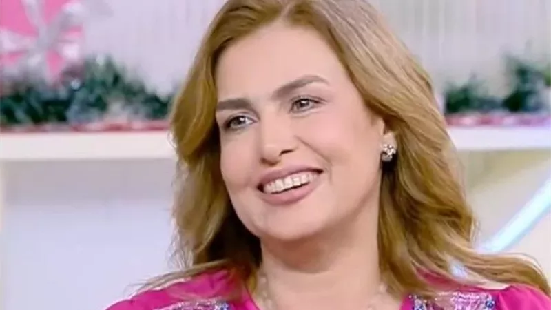 سيمون تهنئ جمهورها بالمولد النبوى الشريف