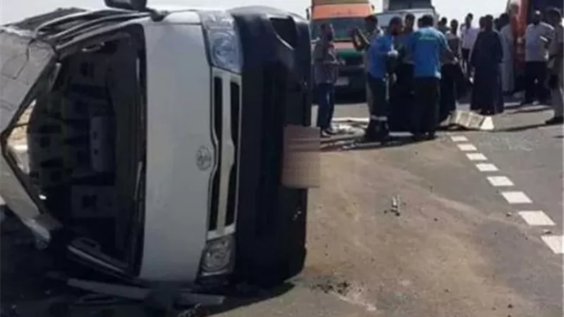 إصابة 15 أمين شرطة وسائق في انقلاب ميكروباص بجمصة.. بالأسماء
