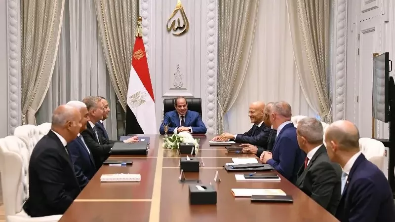 الرئيس السيسي يؤكد أهمية استمرار مسيرة التعاون بين مصر وإيني الإيطالية