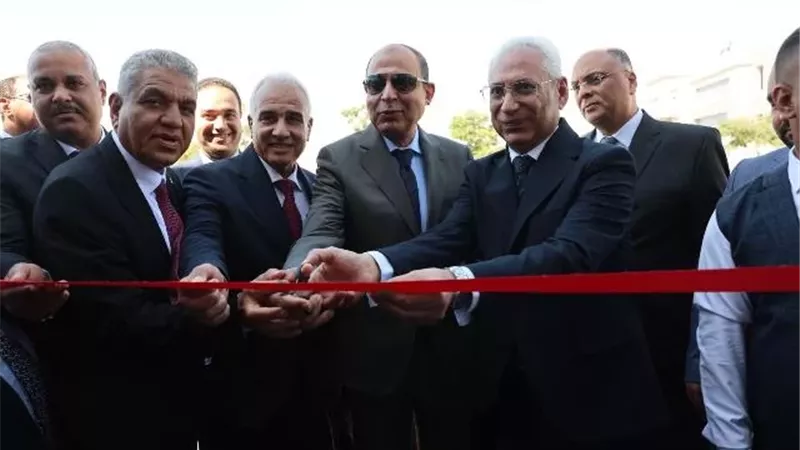كدواني ورئيس الجامعة الأهلية يفتتحان فرع البنك الأهلى داخل الحرم