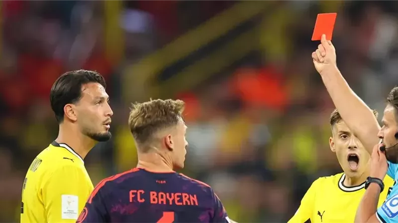 رسميًا.. إيقاف مدافع دورتموند مباراتين بسبب السوبر الألماني