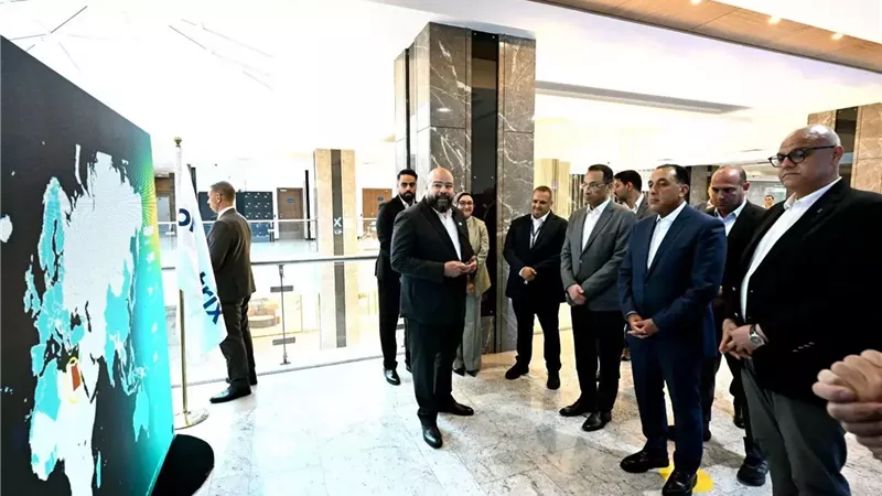 رئيس الوزراء يتفقد شركة 