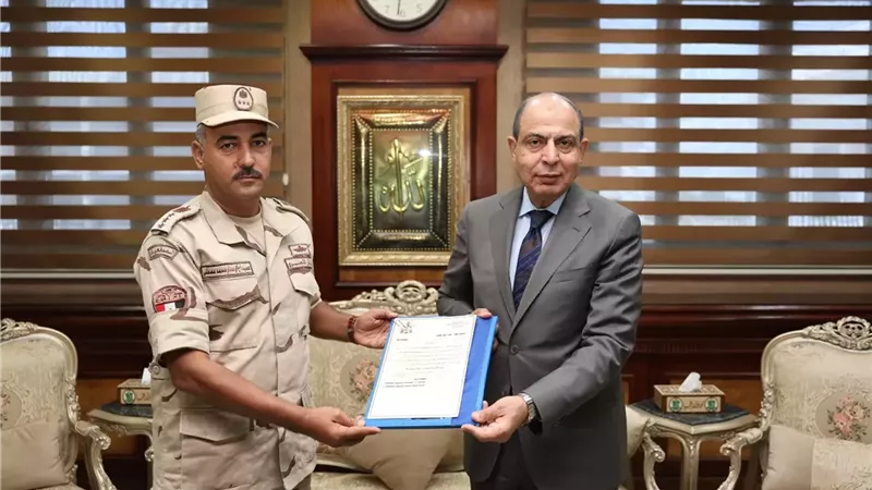 محافظ المنيا يستقبل المستشار العسكري الجديد للمحافظة