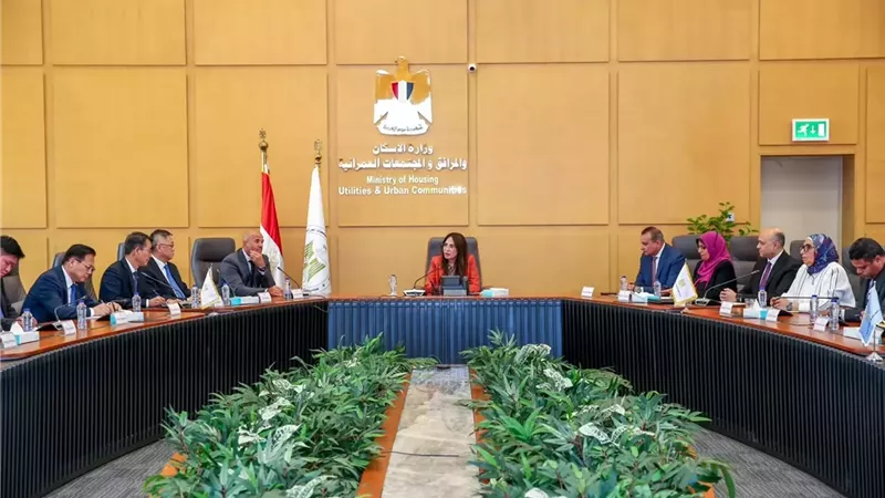 وزيرة الإسكان تشيد بمعدلات تنفيذ أبراج العلمين والعاصمة
