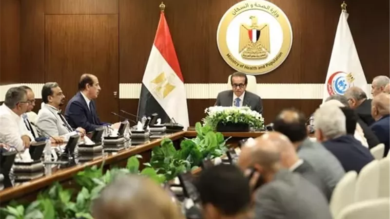 وزير الصحة يشدد على تسريع مشروعات «حياة كريمة» بالمنيا
