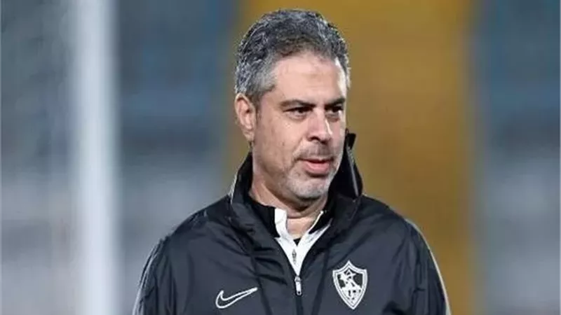 معتمد جمال يحاضر لاعبي الزمالك قبل لقاء البنك الأهلي