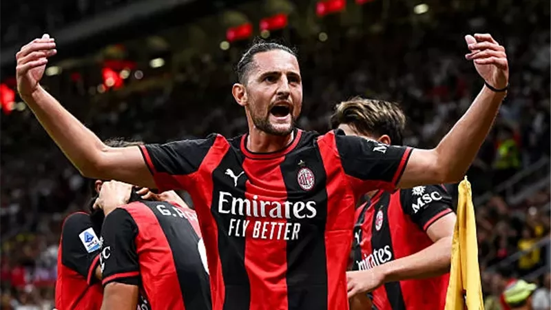 ميلان يعبر فينيسيا بثنائية فى الدورى الإيطالى