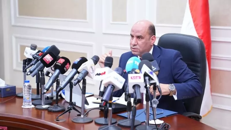من الأجور إلى الجزاءات.. 10 محاور رئيسية في «القواعد العامة».. وزير العمل يكشف