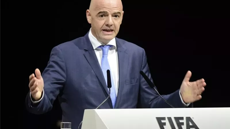 رسميا .. الاتحاد الإيطالي يعلن سحب دعمه لإنفانتينو