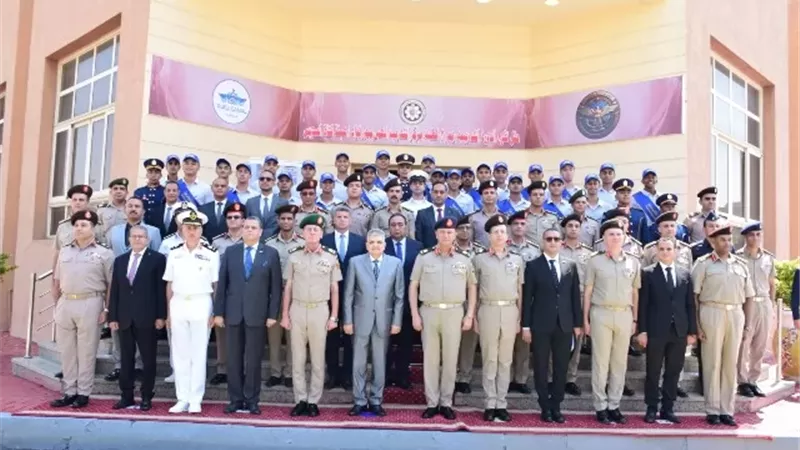 الأكاديمية العسكرية المصرية تحتفل بتخريج الدورة الثانية لطلبة مركز التدريب المهني بهيئة قناة السويس