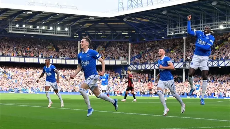 إيفرتون يخطف تعادلا مثيرا مع بورنموث بالدوري الإنجليزي
