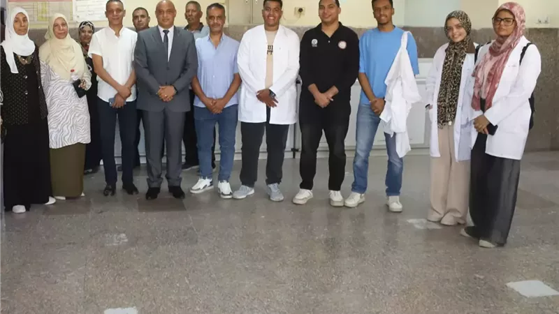 نائب رئيس جامعة قنا يتفقد أعمال الكشف الطبي للطلاب الجدد