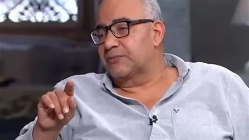 بيومي فؤاد يغادر المستشفى إثر إصابته بالحزام الناري
