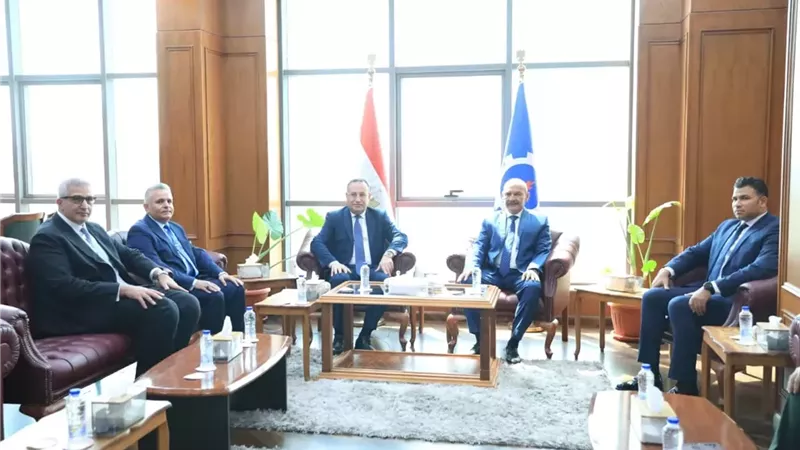 وزير التعليم العالي يبحث سبل التعاون المشترك مع محافظ السويس