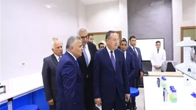 وزير التعليم العالي يتفقد جامعة السويس الأهلية