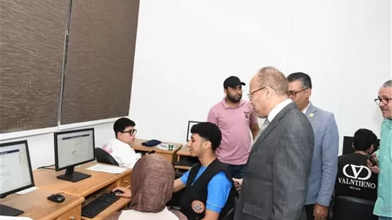 مكتب تنسيق جامعة القناة يواصل استقبال طلاب المرحلة الثالثة