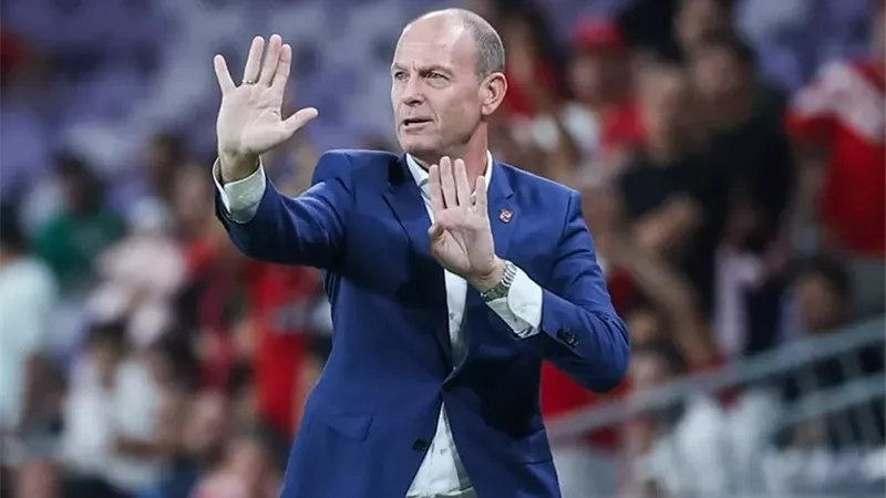 انتقادات عنيفة لمدرب الأهلى السابق بسبب تعادله فى الدورى البلجيكى