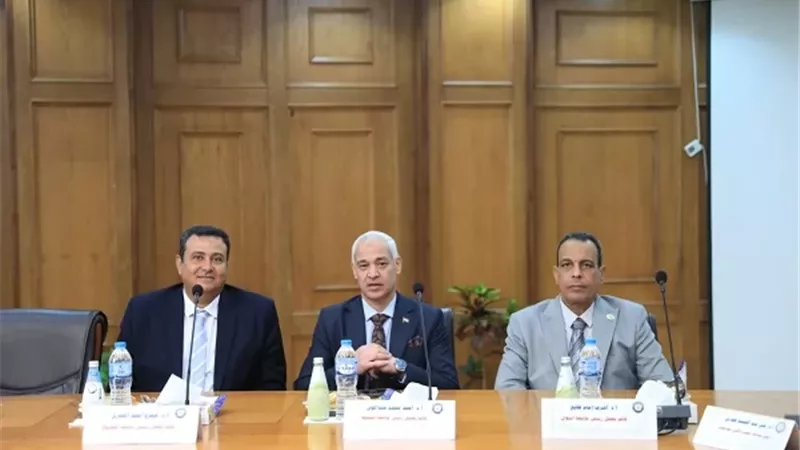 الدكتور أحمد عبدالمولى يشارك في اجتماع المجلس الأعلى للجامعات