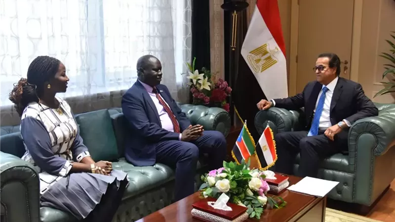 وزير الصحة يستقبل سفير جنوب السودان لبحث تعزيز التعاون الصحي