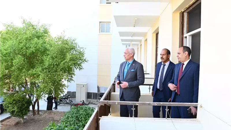 رئيس جامعة أسيوط يتفقد أعمال الإحلال والتجديد بمبنى (س) بالمدينة