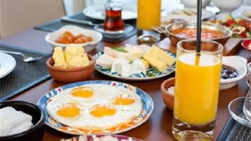 قبل أن تتخطى وجبة الإفطار .. تعرف على تأثيرها في جسمك ووزنك