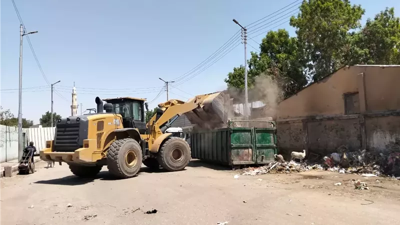 رفع 83 طن مخلفات صلبة بمركز قنا لتعزيز مستوى النظافة بقنا