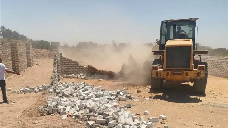 رفع 83 طن مخلفات صلبة بمركز قنا لتعزيز مستوى النظافة