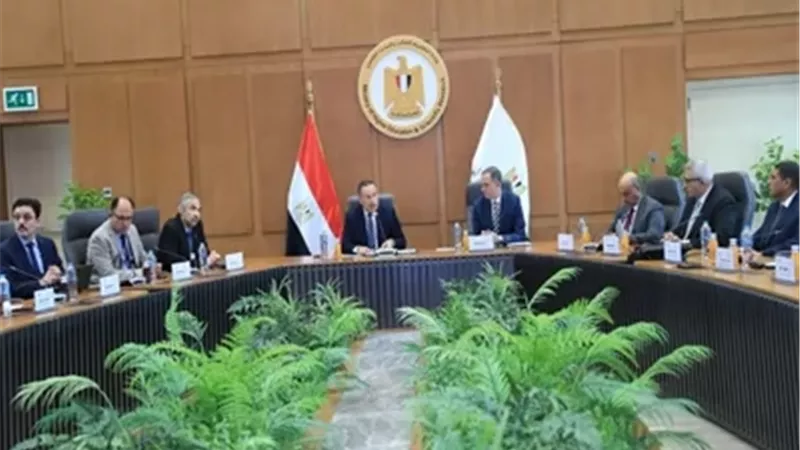 قنصوة يوجه بالتوسع في التخصصات الحديثة بالجامعات التكنولوجية