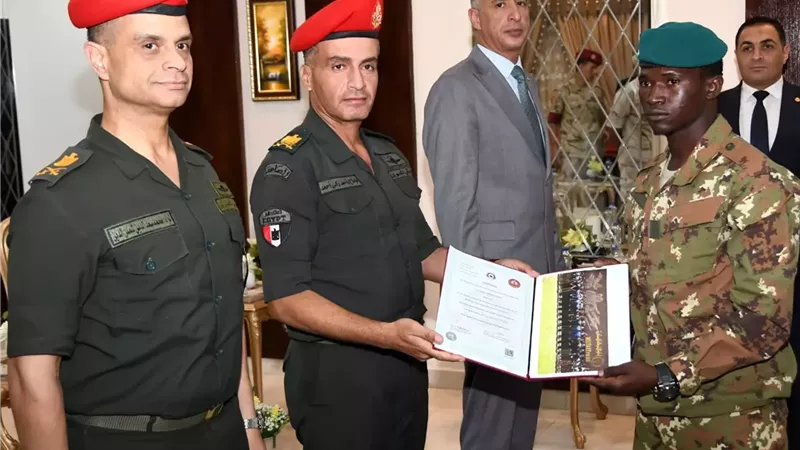القوات المسلحة تنظم عدداً من الدورات التدريبية للكوادر من دولة مالي