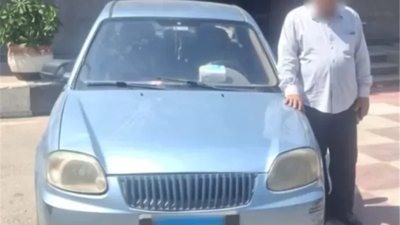 التحفظ على سيارة ملاكي وسائقها عقب تعطيل الحركة المرورية بالفيوم