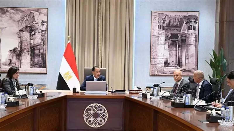 مدبولي يتابع مستجدات الموقف الحالي لمشروعات تحلية مياه البحر