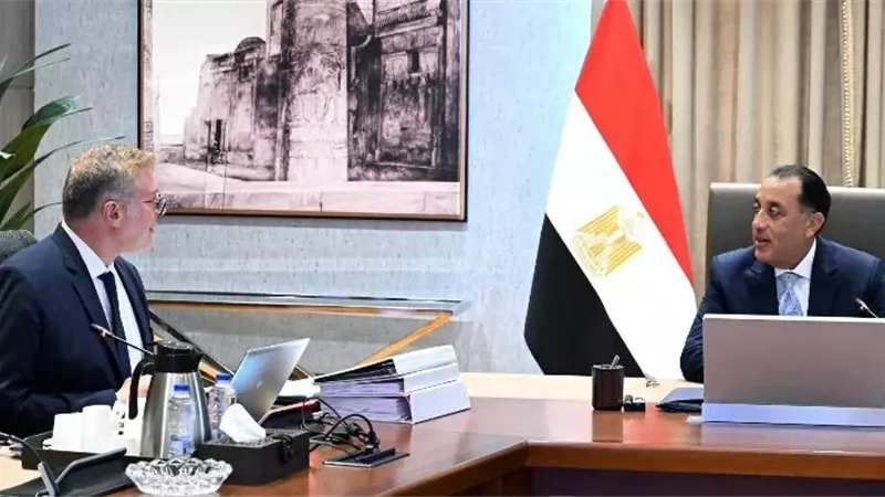 مدبولي يتابع مع وزير البترول تأمين احتياجات السوق المحلية من الطاقة