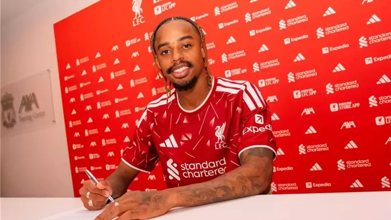 رسميًا.. ليفربول يعلن التعاقد مع باركولا لخلافة محمد صلاح