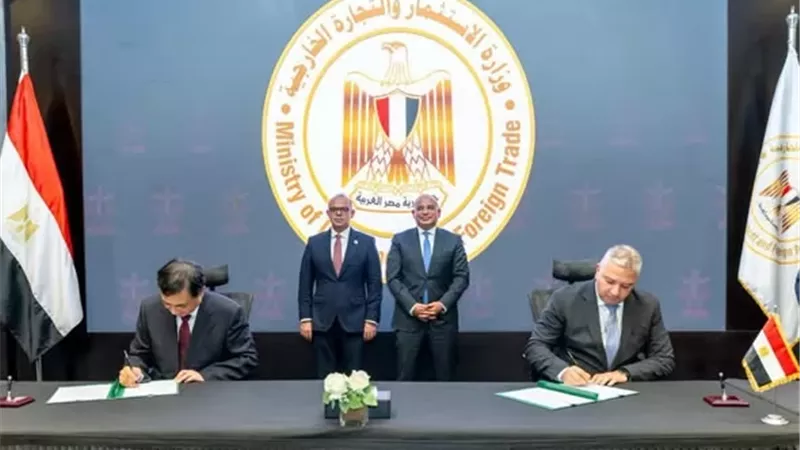 مصر والصين تبحثان إقامة مجمع لتصنيع الإطارات باستثمارات 500 مليون جنيه