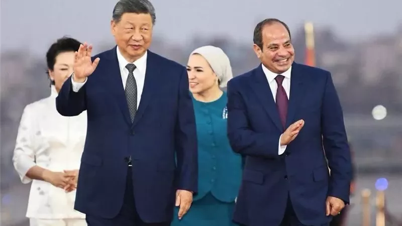 الرئيس السيسي والسيدة قرينته يصطحبان رئيس الصين وقرينته في جولة بالمتحف الكبير
