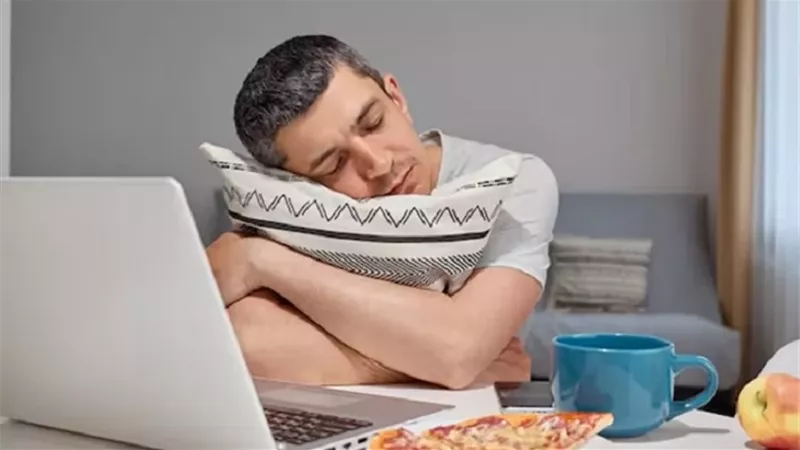 تشعر بالنعاس بعد الغداء؟ .. تعرف على الأسباب وطرق التخلص منه