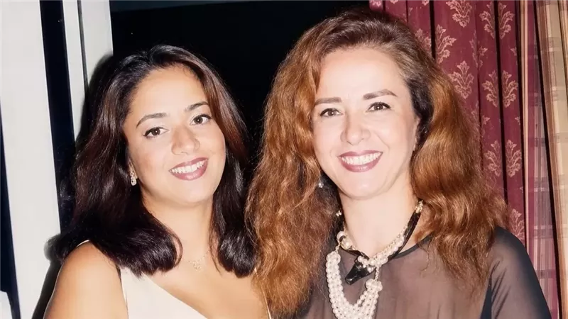 منع التصوير فى عزاء نجلة الفنانة نجلاء فتحي