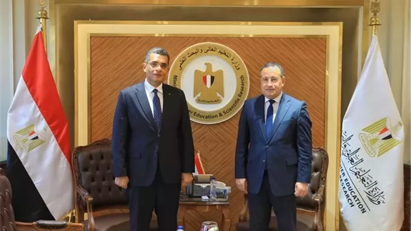 وزير التعليم العالي ومحافظ البحر الأحمر يبحثان تعزيز التعاون ودعم التنمية بالمحافظة