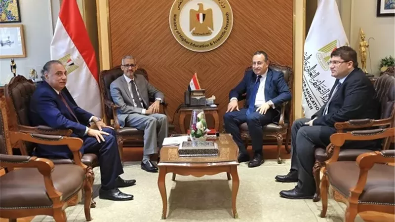 وزير التعليم العالي يلتقي المدير العام للألكسو