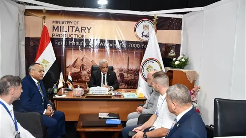 وزير الإنتاج الحربي يلتقي ممثلي شركات بمعرض الدفاع في البوسنة والهرسك