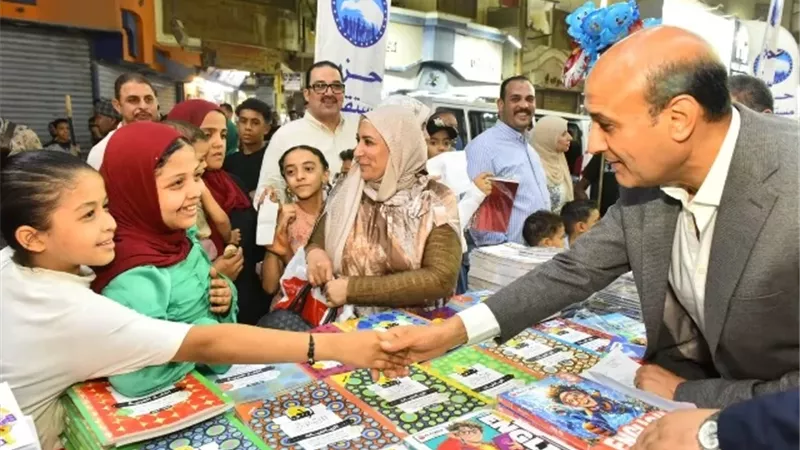 محافظ أسيوط يفتتح معرضي 