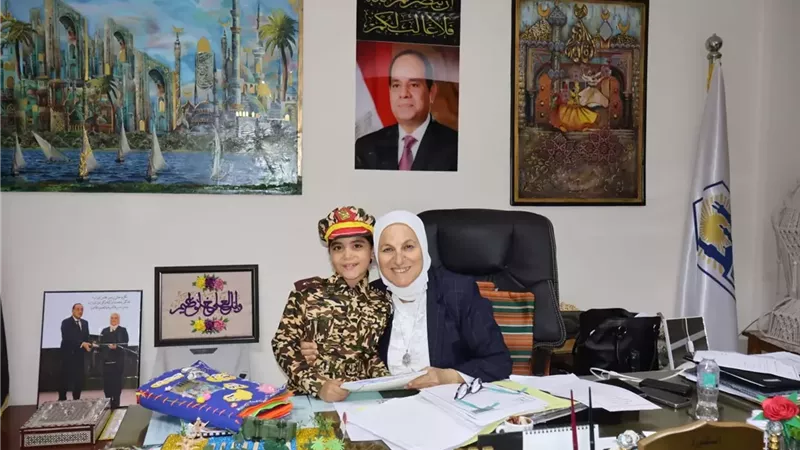 مدير تعليم القاهرة تحتفي بموهبة مريم الصغيرة من «فرسان القراءة»