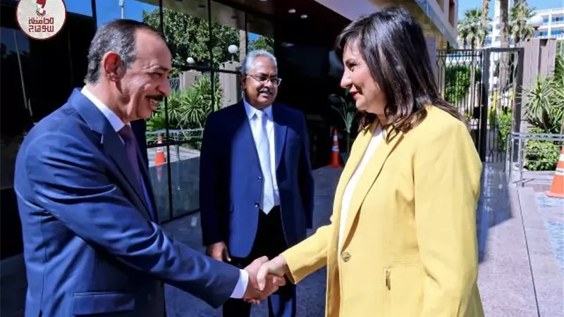 محافظ سوهاج يستقبل السفيرة نبيلة مكرم