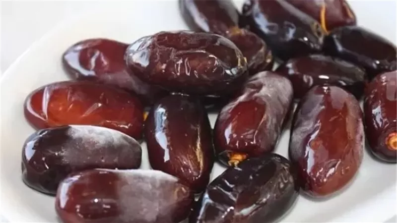 البلح الرطب «الأمهات».. فاكهة خريفية غنية بالطاقة والألياف
