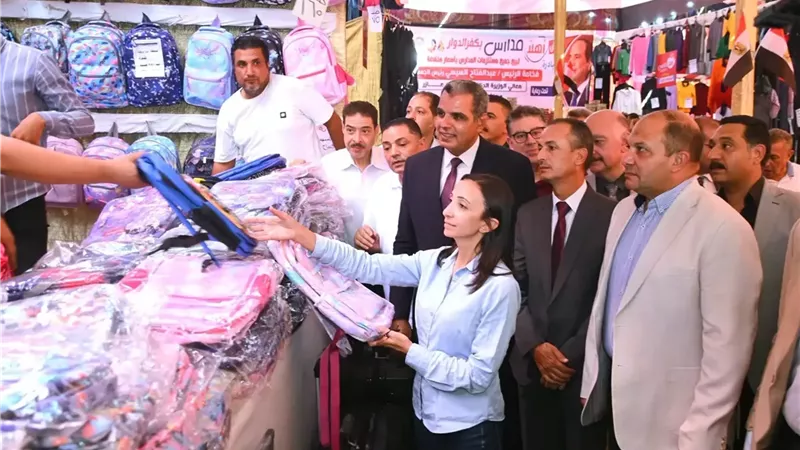 افتتاح معرض أهلاً مدارس بكفر الدوار