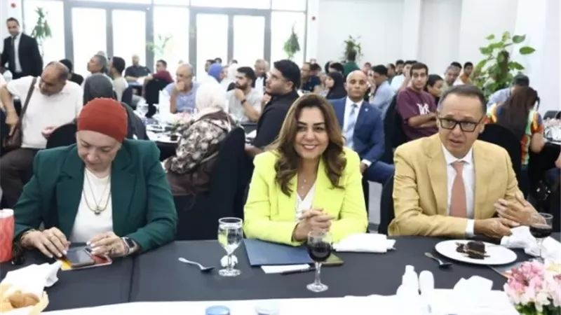 منال عوض تشهد احتفالية الجامعة الألمانية لتكريم أوائل الثانوية