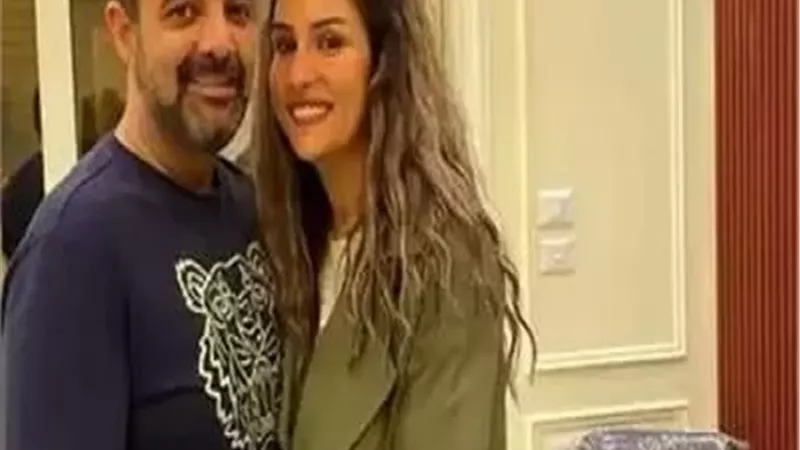 أول تعليق من زوجة عمرو محمود ياسين على حالتها الصحية