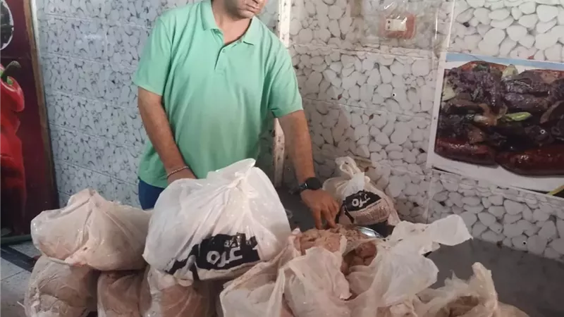 تحرير 12 محضرًا وضبط أكثر من نصف طن لحوم وأسماك غير صالحة بالمنيا