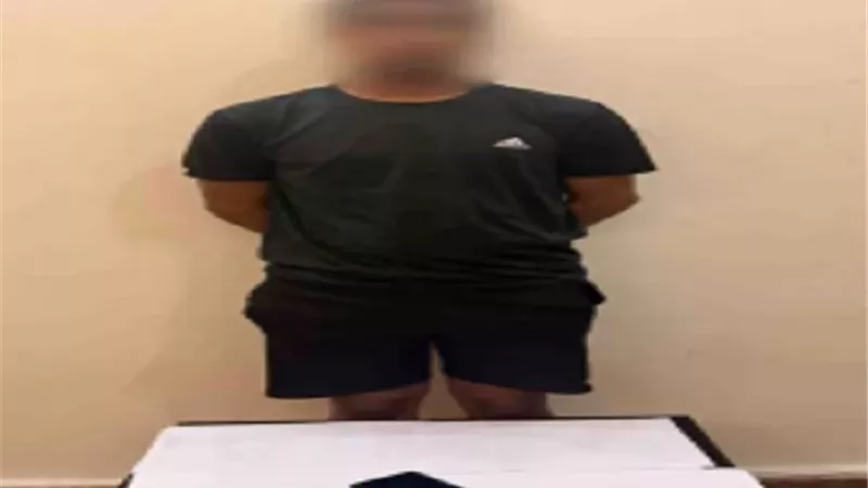 ضبط عاطل أنشأ صفحة لبيع الأسلحة البيضاء للنصب على المواطنين